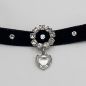 Preview: Kropfband aus schwarzem Samt mit Dekospange und Herz