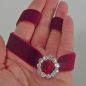 Preview: Kette aus dunkelrotem Samt mit Zierelement Detail
