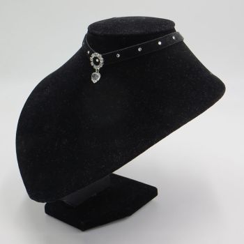 funkelndes Kropfband mit Herzanhänger