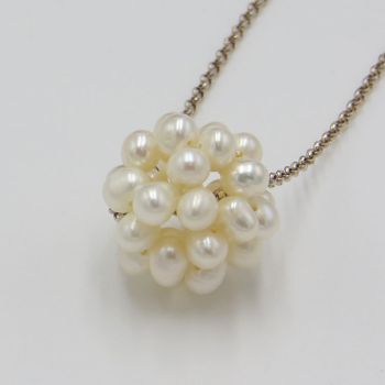 Kette aus 925 Silber Süßwasserperlenball