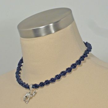 handgeknüpfte Kette dunkelblaue mit Reh