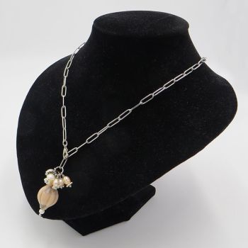 grobgliedrige Kette aus Edelstahl mit Feldspat und Süßwasserperlen