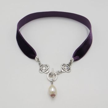 Samtkette Violett mit Süßwasserperle