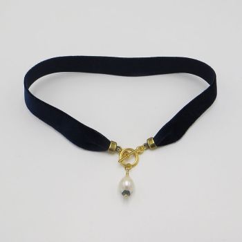 Samtkette Blau mit Süßwasserperle