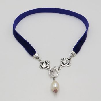 Samtkette Lila mit Süßwasserperle