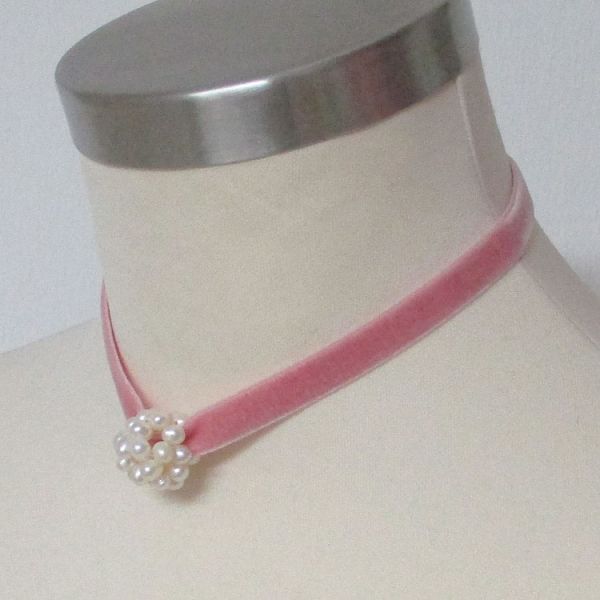 Choker aus Samt mit Perlen-Ball