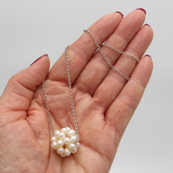 Kette aus 925 Silber mit Süßwasserperlenbällchen