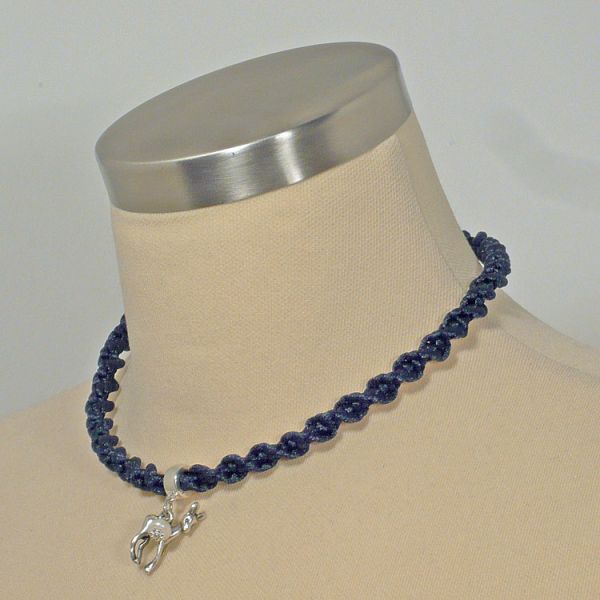 handgeknüpfte Kette dunkelblaue mit Reh