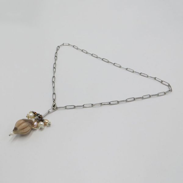 Kette aus Edelstahl mit Feldspat und Süßwasserperlen