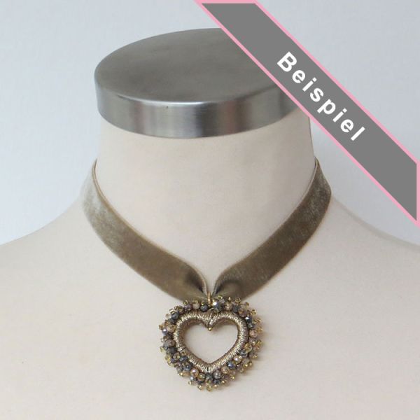 beige Samt-Kette mit Perlenherz