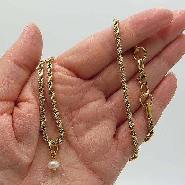 Kette aus Edelstahl vergoldet mit Süßwasserperlenanhänger