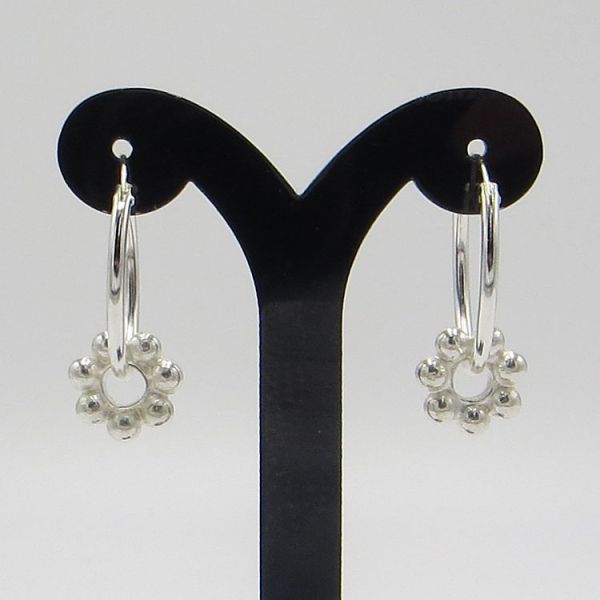 Creolen aus 925 Silber mit Blümchen